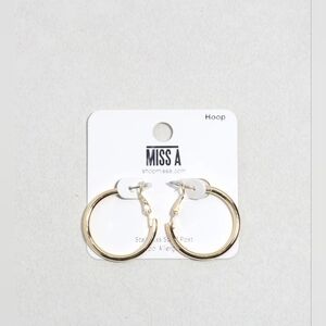 Pair Of Medium Sized Gold Toned Hoop Earrings - Hypoallergenic BNIB